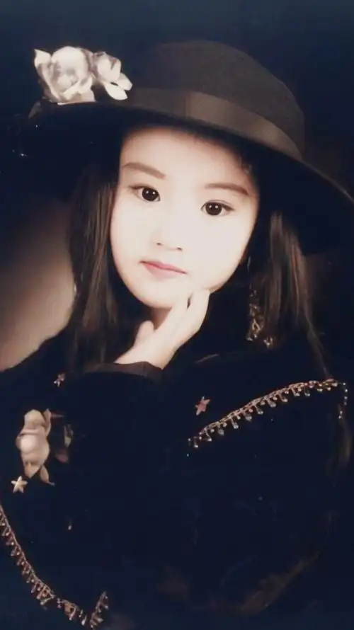 刘亦菲童年时代