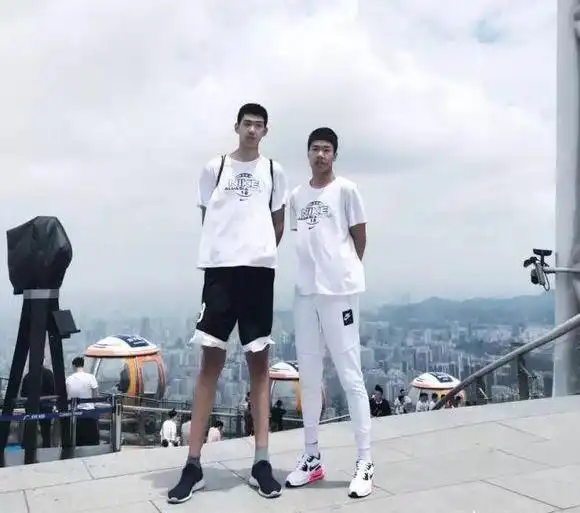 广东培养的又一位天才少年,16岁身高达2.2米,易建联的接班人?