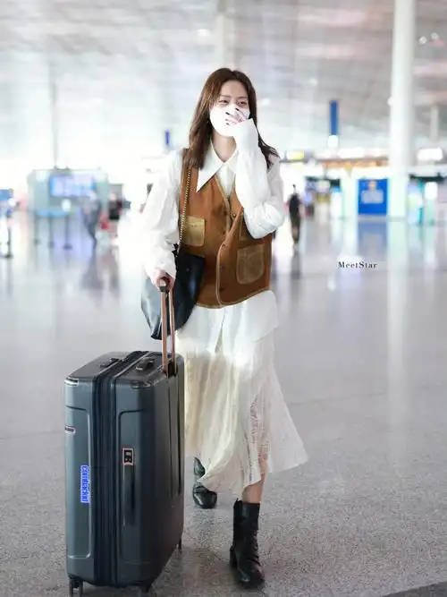 刘雯机场街拍