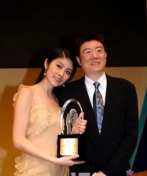 陈慧琳51岁仍似20岁网友赞状态好