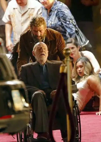 《金刚狼3》片场照 老年x教授胡须全白苍老不堪_好莱坞_电影网_1905.