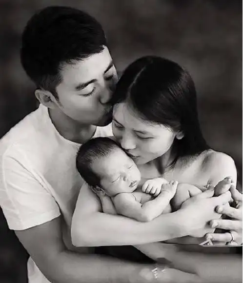 幸福励志!超女黄英怀孕生二胎,以前的她餐馆洗碗,电子厂打工