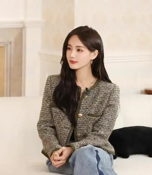 李一桐小香风造型