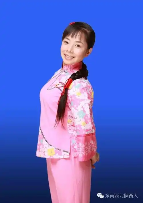 王二妮中秋献礼月是故乡明