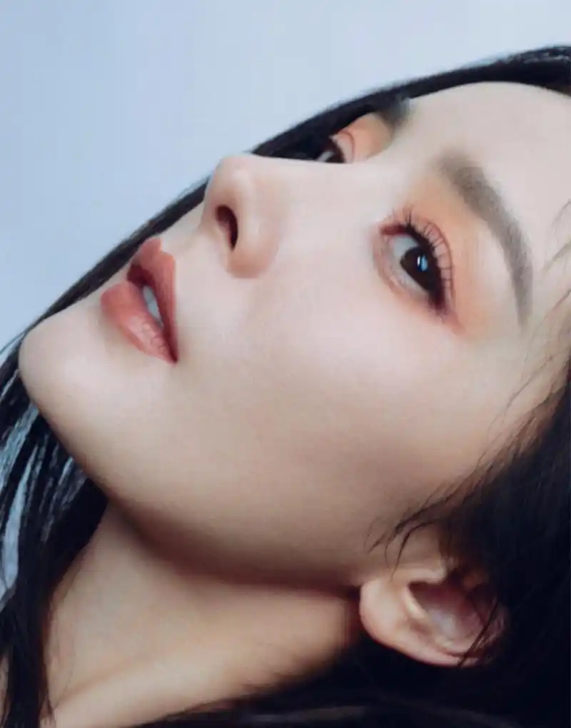 时尚女王杨幂,黑长直发美人心魄!