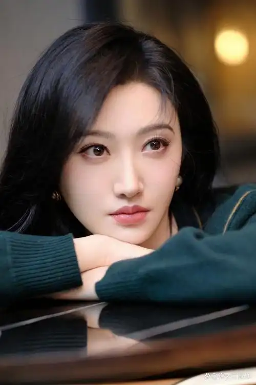 景甜,1988年7月21日出生于陕西省西安市,毕业于北京电影学院表演系