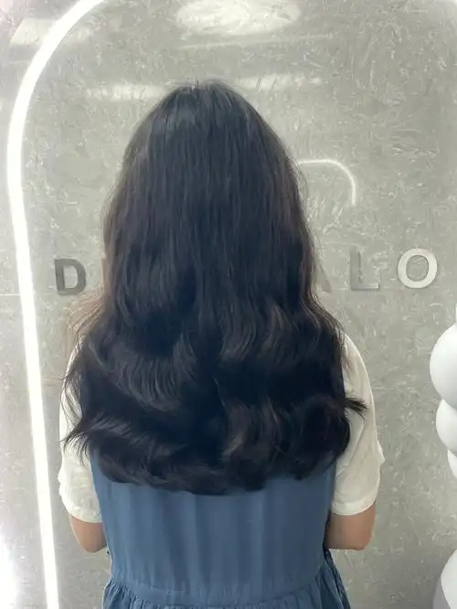 今日发型分享:今天给大家推荐一款波浪卷发造型烫在家好打理.