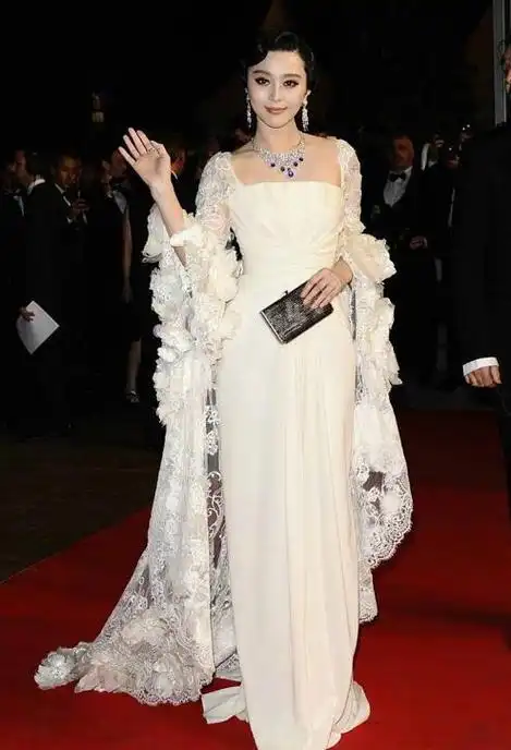 41岁范冰冰强势复出,背后疑似有大佬撑腰,可惜她霸气已不在_生活资讯