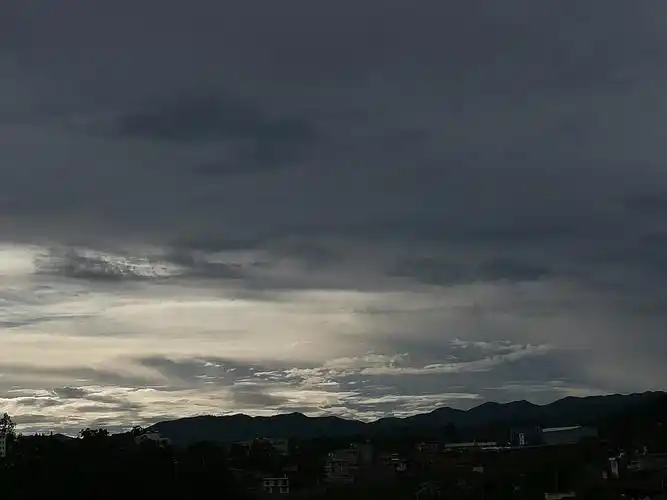 阴天- 阿烊尼 - 图虫