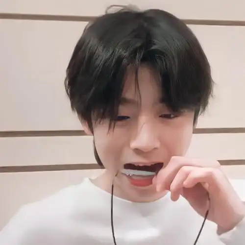 【张嘉元】可爱鬼头像