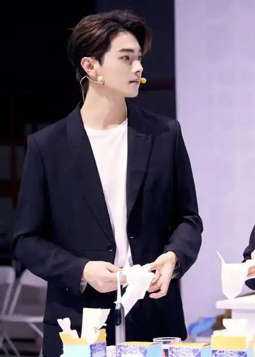 5娱报:王一博檀健次杨紫范丞丞罗云熙白鹿刘诗诗许凯景甜宋茜_品牌