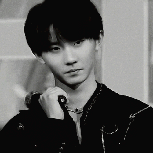 马嘉祺黑色连帽衫##马嘉祺眼神压迫感