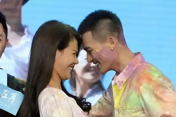 2015年,电影《左耳》横空出世,捧红了欧豪,也成就了马思纯.