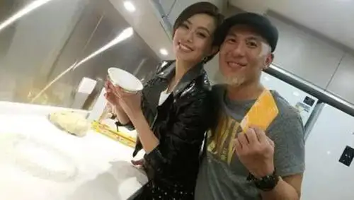 斩断与梁荣忠情丝之后,2011年朱慧敏再一次坠入情网,对方是eo2成员