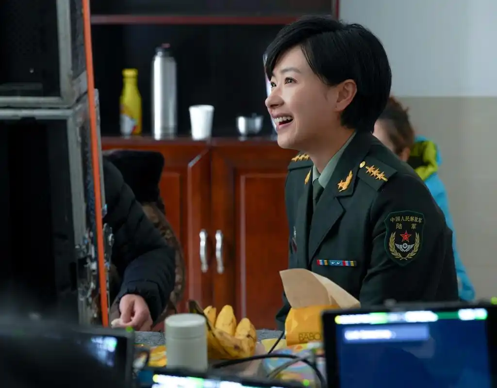 万茜穿上军装英姿飒爽,这才是她最美的模样