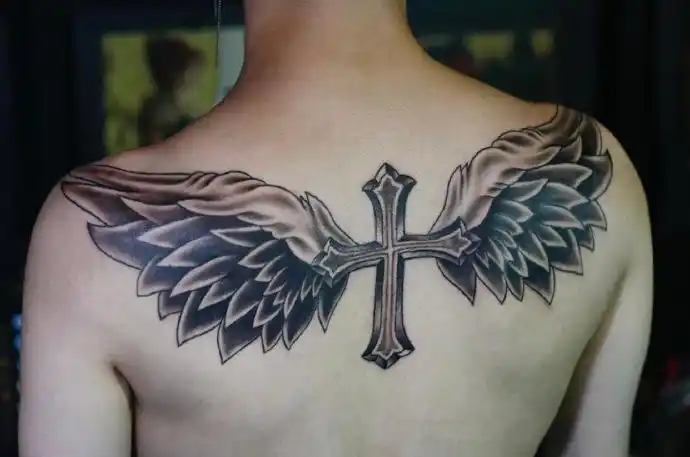 金有谦背部纹身大公开完全就是个coolguy