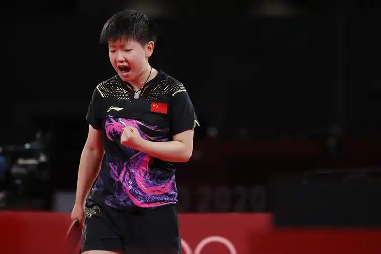 刘国梁亲自督战孙颖莎对阵伊藤美诚每个球都要拼