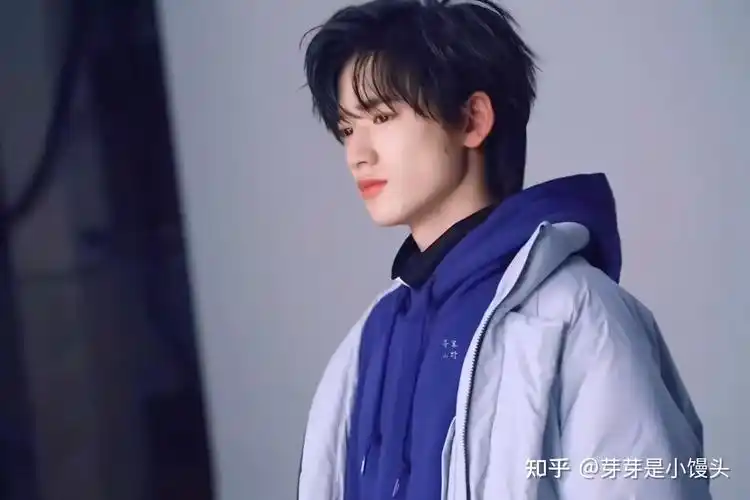 来点小宋宋亚轩近期的帅图神图我是唯粉不要有文或其他的人