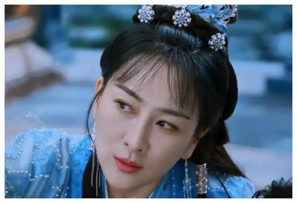 烈焰马苏版妲己现身网友震惊内娱界何去何从