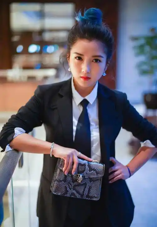 何洁瘦到认不出!