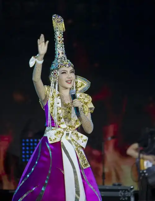 《站在草原望北京》乌兰图雅感恩家乡专场演唱会