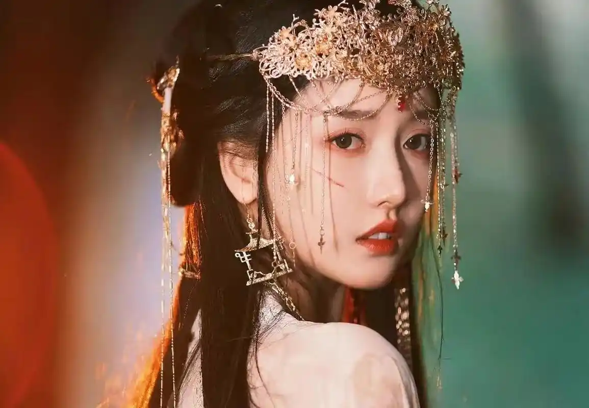 美女姜贞羽,演绎落跑公主,娇羞的面容,纯洁的眼神,我见犹怜.