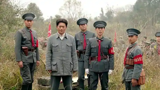 热血军旗:团长竟一枪崩了逃兵,部队节节败退,首长们都有了分歧-影视综