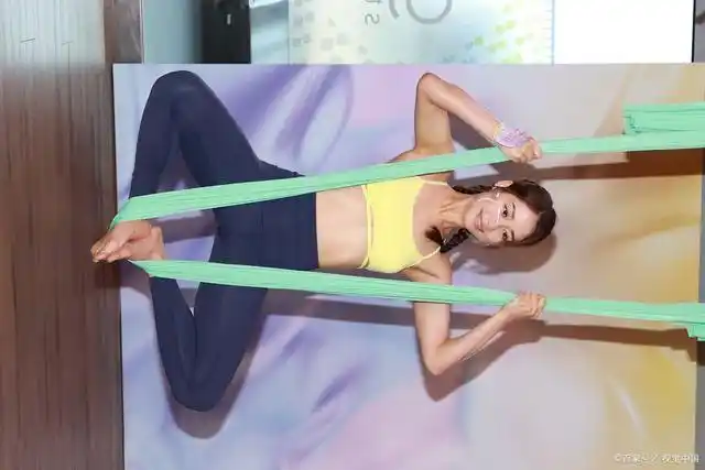 明星张钧甯可是在娱乐圈出了名的运动达人,时常都能看见她跑步,健身