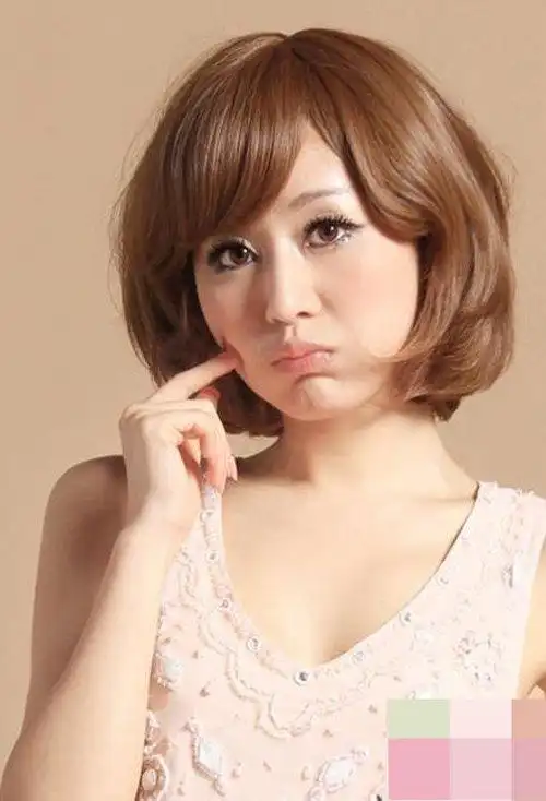 首页 玩发型 短头发 胖脸女生不用遮肉选对短发就行 切换多种频道的短