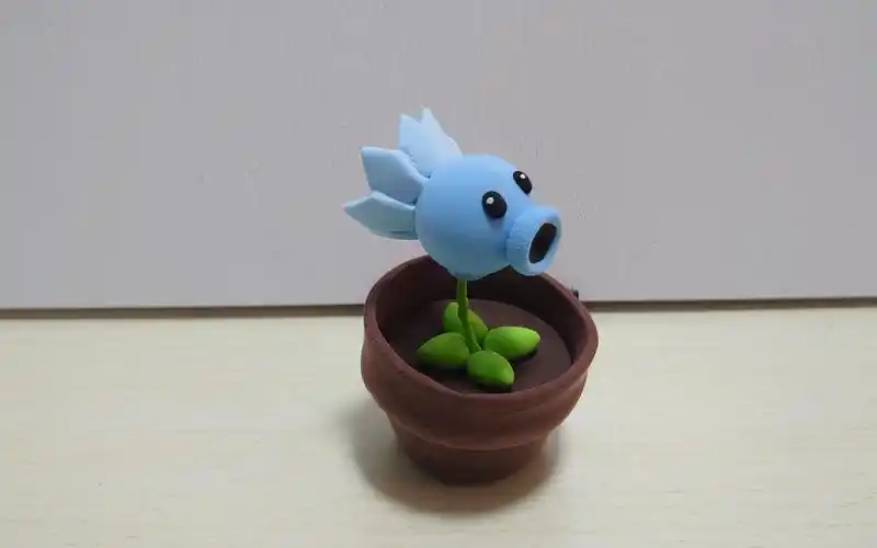 日常宠粉的咸鱼,这次用粘土做的是《植物大战僵尸》的寒冰射手_哔哩