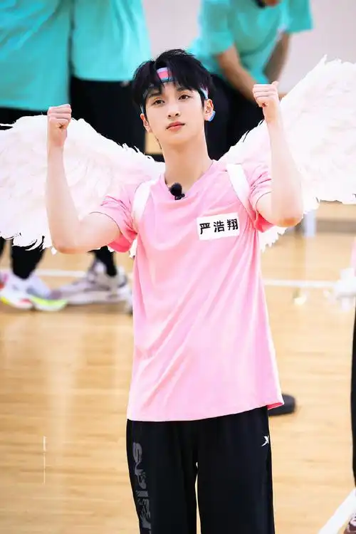 tf家族夏日运动会##严浩翔夏日运动会饭拍生图