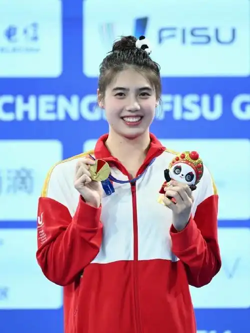 张家齐,韩旭,邹敬园出现在英雄卡上,一下有种小时候集卡片的感觉