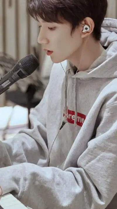 收集   点赞  评论  王俊凯拼贴壁纸 壁纸/锁屏壁纸/爱豆壁纸/无