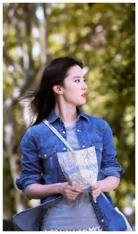 刘亦菲心怀阳光无惧伤痛角角落落充满阳光