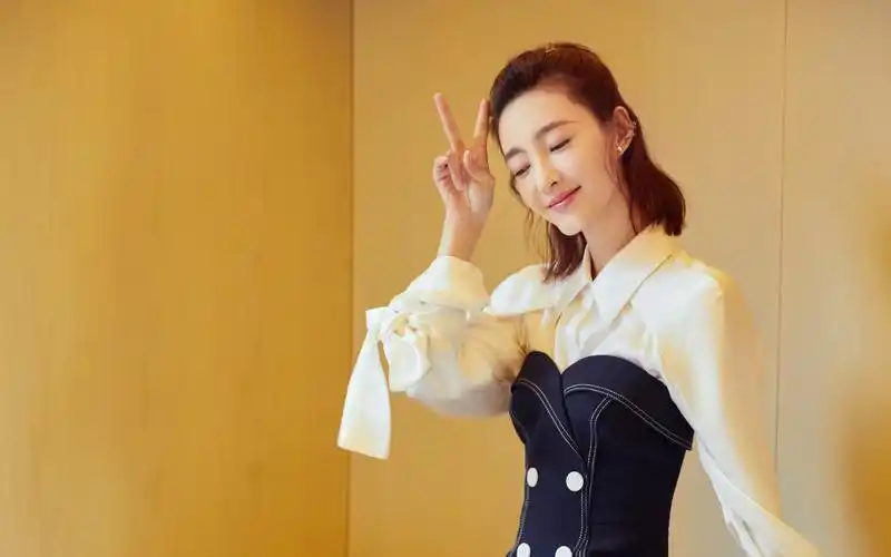 原图你的电脑分辨率(1600x1600)→生成壁纸显示:√欣赏模式全屏模式