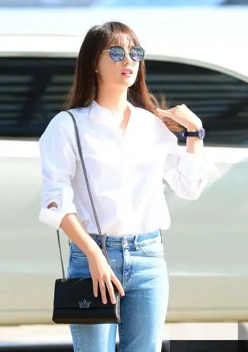 三流之路金智媛亮丽现身机场白衬衫牛仔裤清纯干练组图