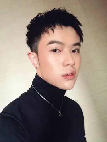 男生狗啃式短发2020年火爆了