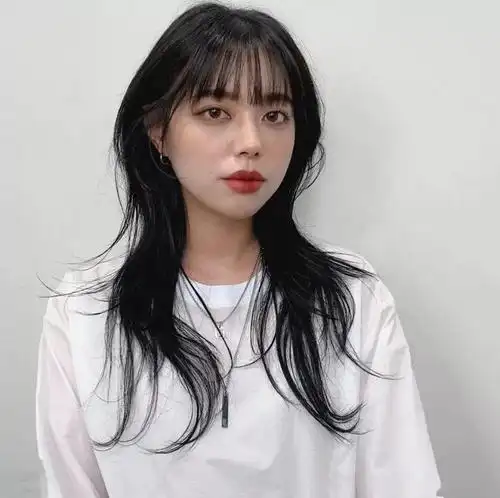 时髦人都剪"有层次感的中长发"_发型