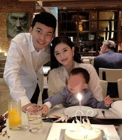 石坚妻子发声为其鸣不平曝怀孕后吉克隽逸深夜还给老公发信息