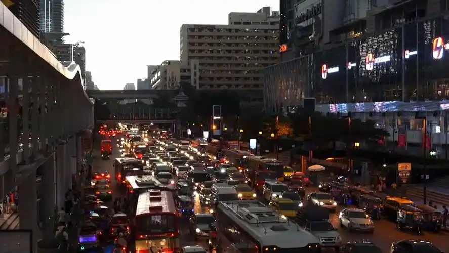 傍晚车流唯美视频素材#城市的夜晚 #街景随拍 #夜景拍摄,色丰益花园覅