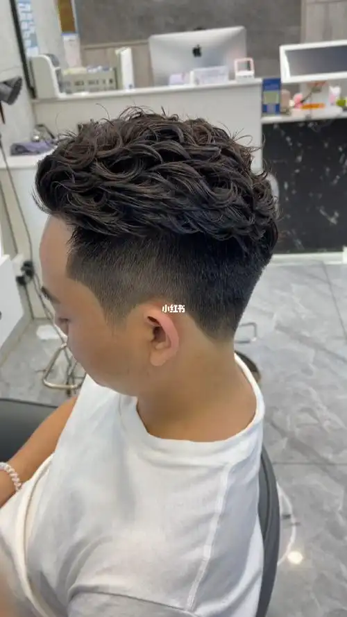 男士侧背烫发简单好打理