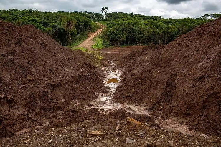 泥浆山体滑坡图片