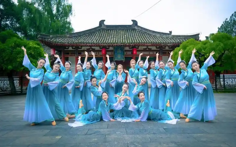 古风舞蹈爱若琉璃周深绝美嗓音配上古典舞神了电视剧琉璃单色舞蹈