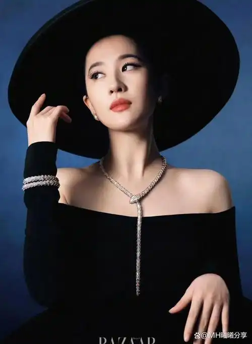 刘亦菲登《时尚芭莎》四月刊封面,超深v大秀性感曲线,太鲨了