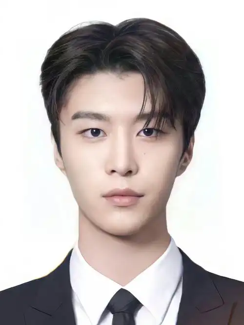 不会还有人没看过范丞丞的证件照.