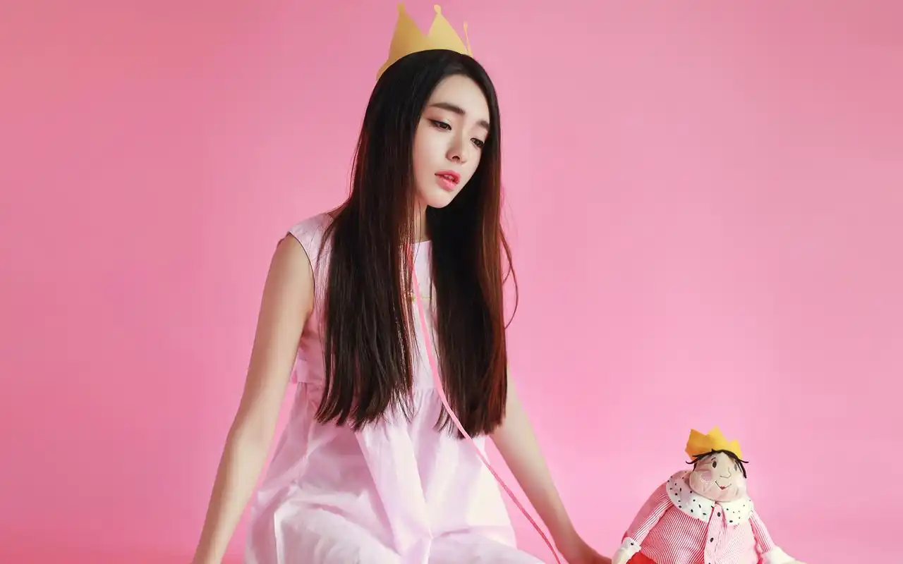 甜美少女粉嫩写真桌面壁纸