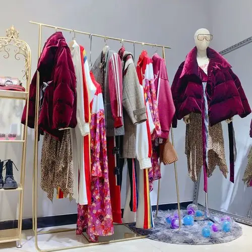 乌丫 品牌折扣女装 女装批发 店铺女装货源 特价清仓 品牌女装尾货