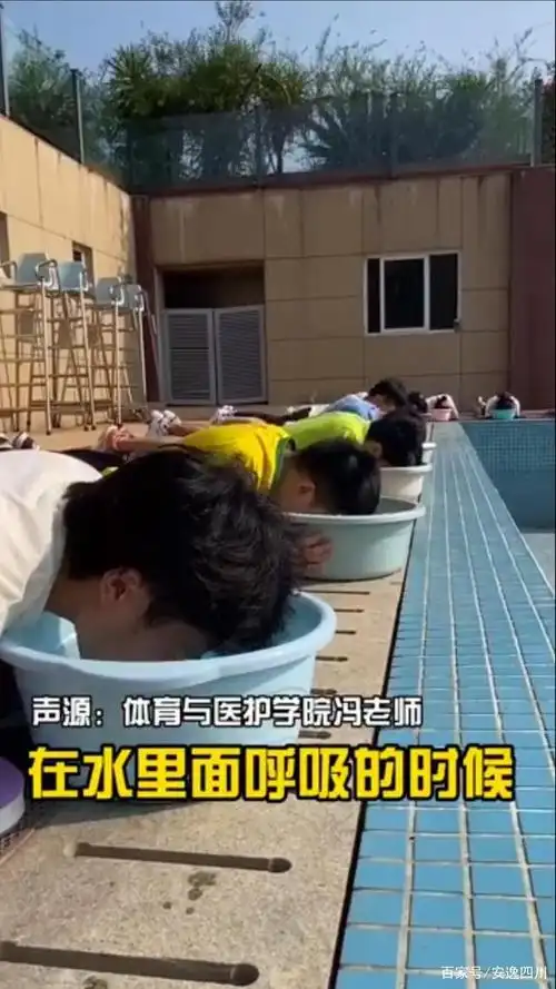 沈腾剧中项目成现实!四川成都某高校上演现实版"陆游器"学游泳