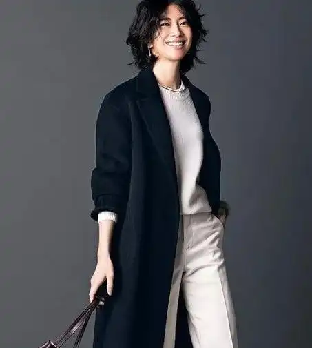 藏蓝色大衣这么搭时尚保暖又显瘦