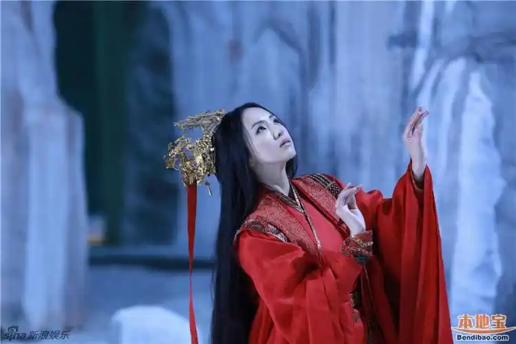 新神雕侠侣董璇剧照 林朝英红衣雪地惊艳